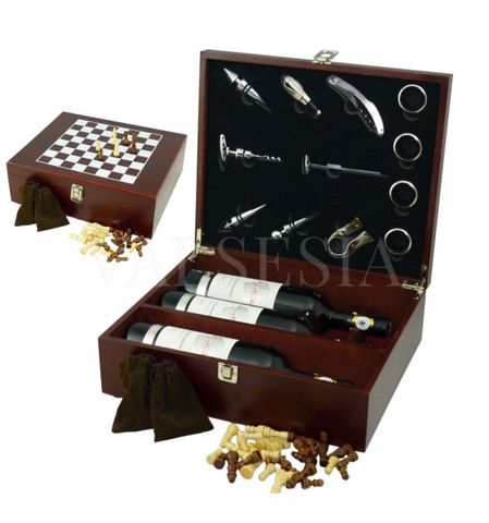 Gift wrap with chess sets of three wines + 12 wine devices